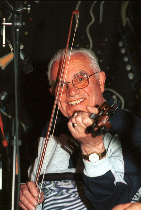 Flddle player Vincent Harrison